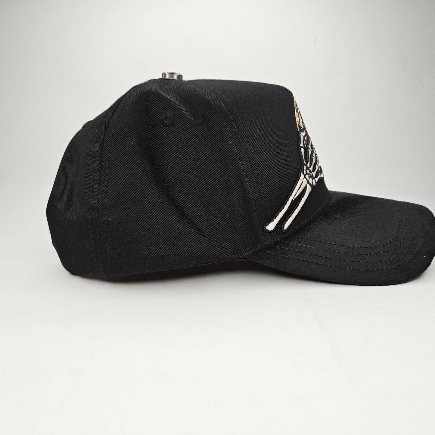 GORRA "BARBAS" END OF THE WORLD