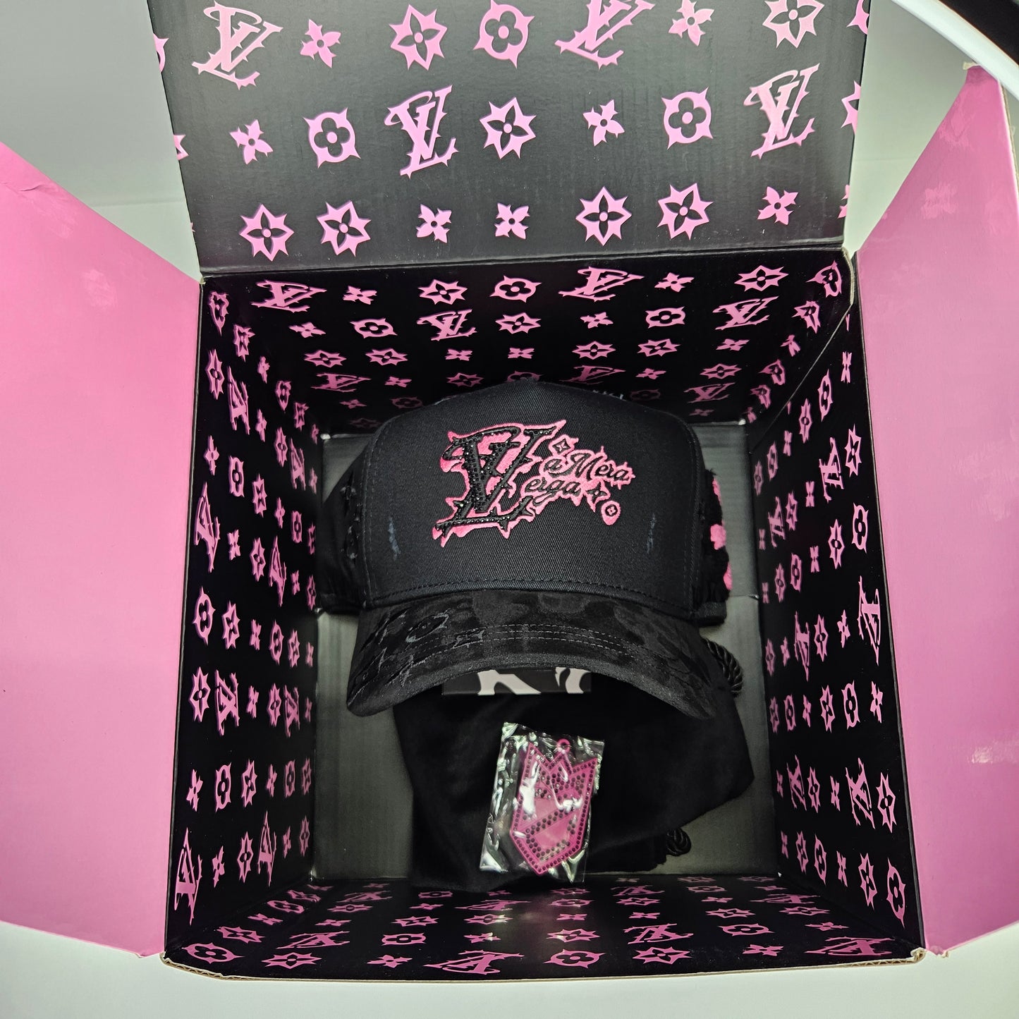 GORRA "MZ" MURAKAMI LV