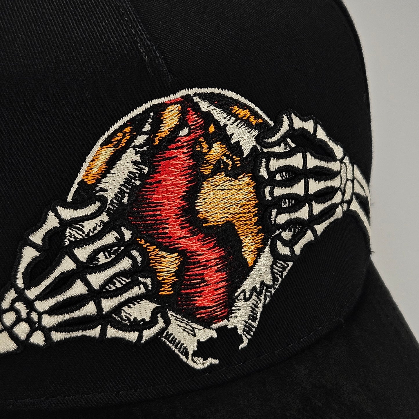GORRA "BARBAS" END OF THE WORLD