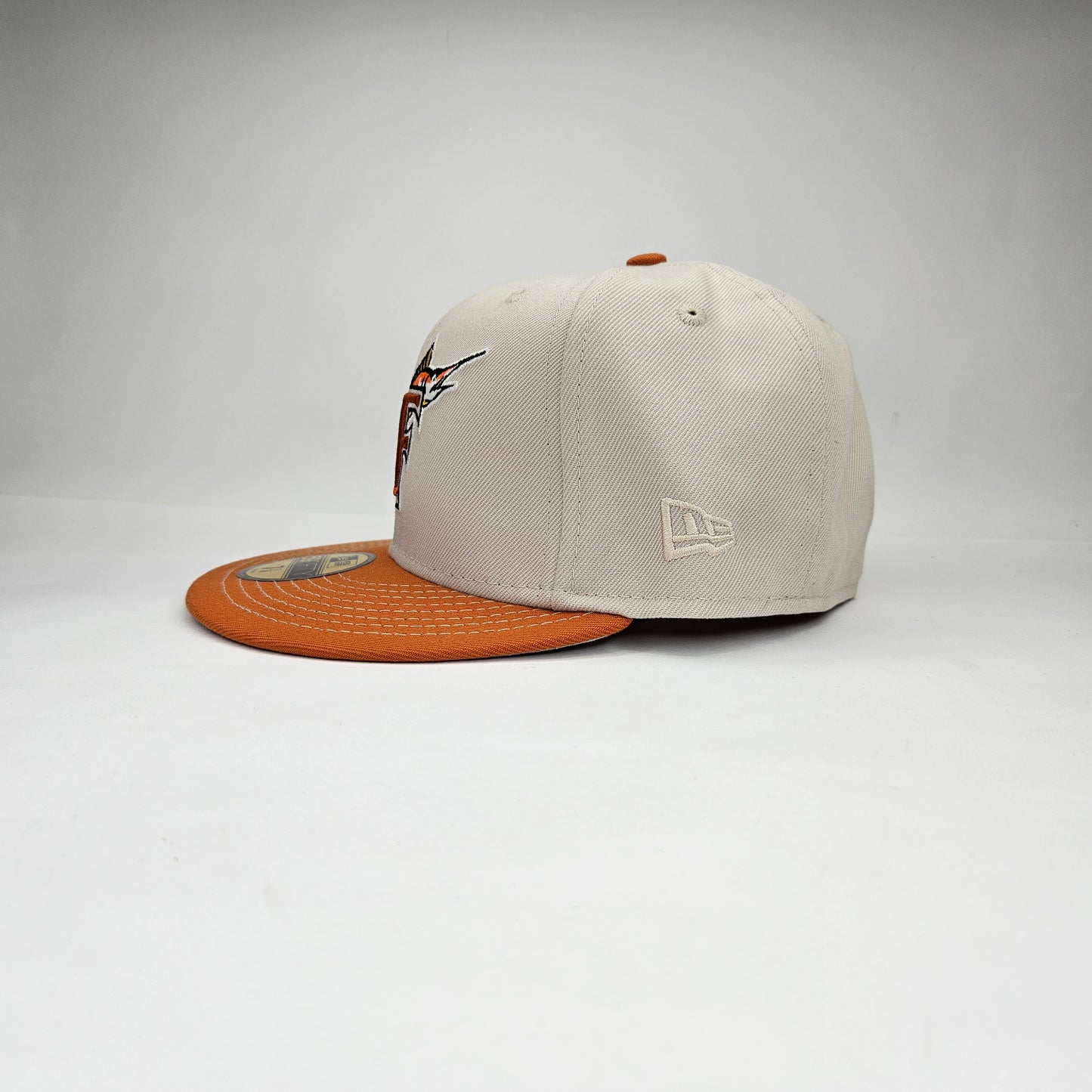 GORRA "NEW ERA" MIAMI BEIGE Y NARANJA