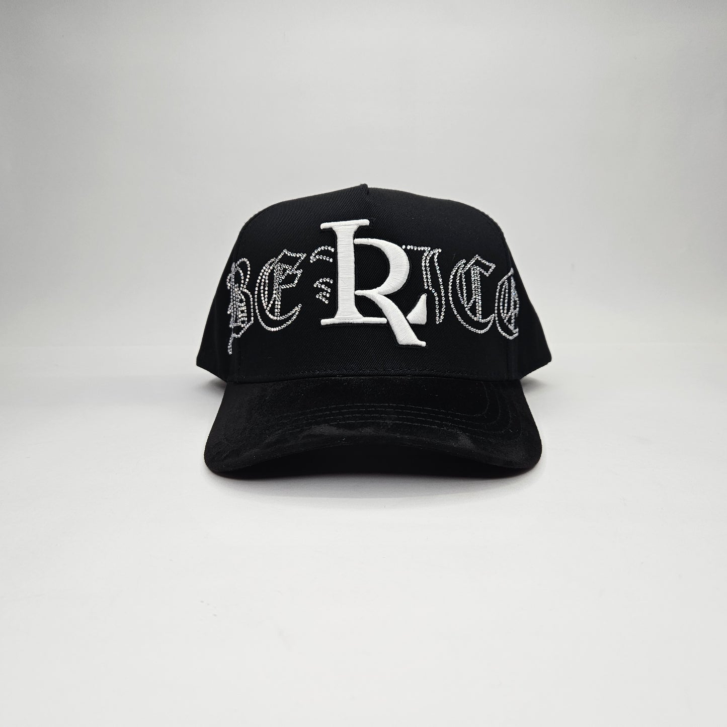 GORRA "TOTO x LUIS R" BÉLICO BLANCA