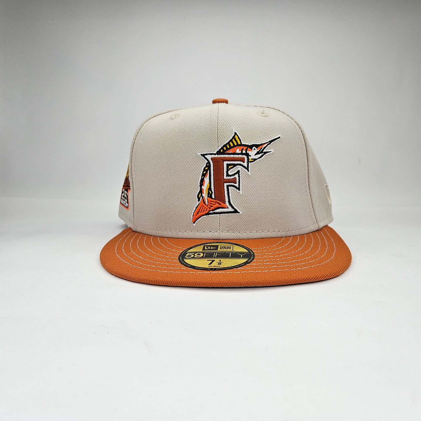 GORRA "NEW ERA" MIAMI BEIGE Y NARANJA