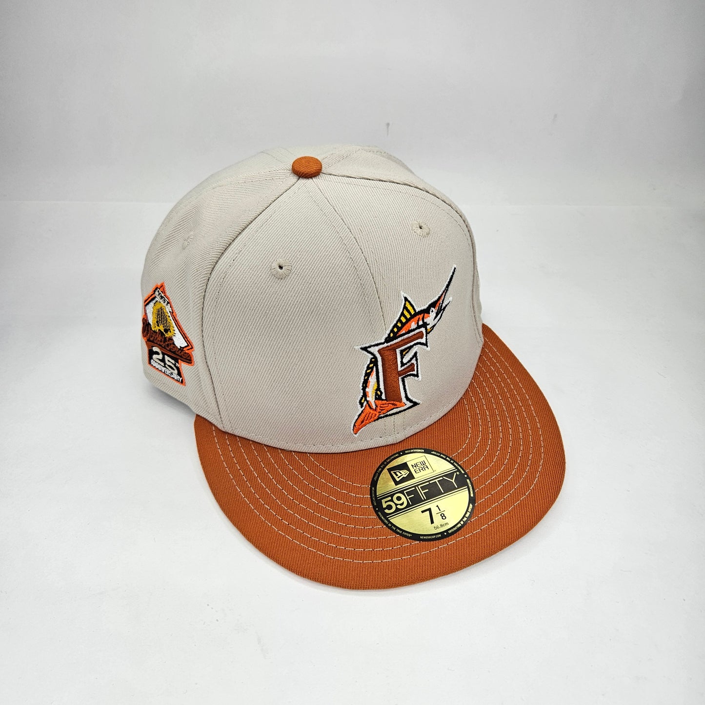 GORRA "NEW ERA" MIAMI BEIGE Y NARANJA