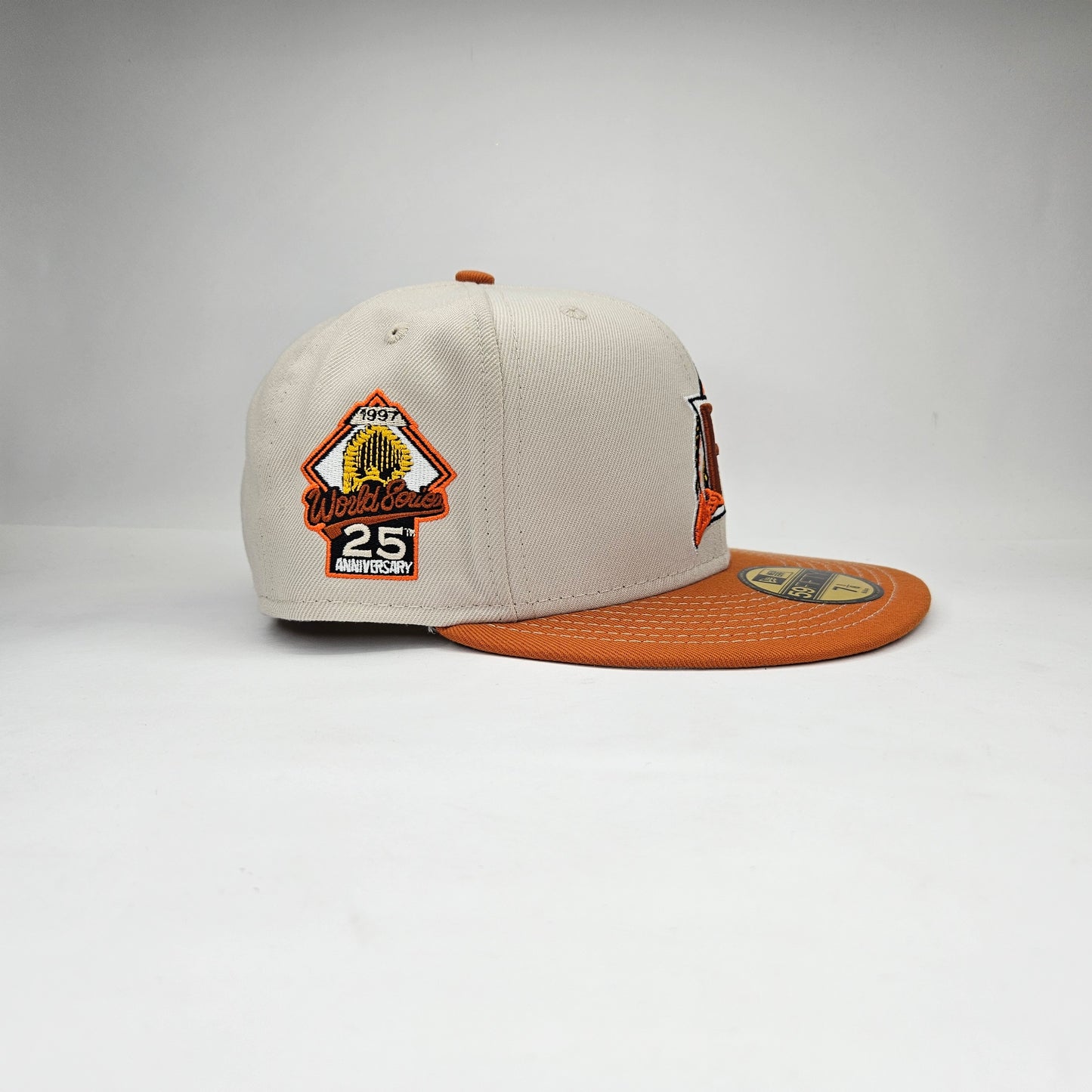 GORRA "NEW ERA" MIAMI BEIGE Y NARANJA