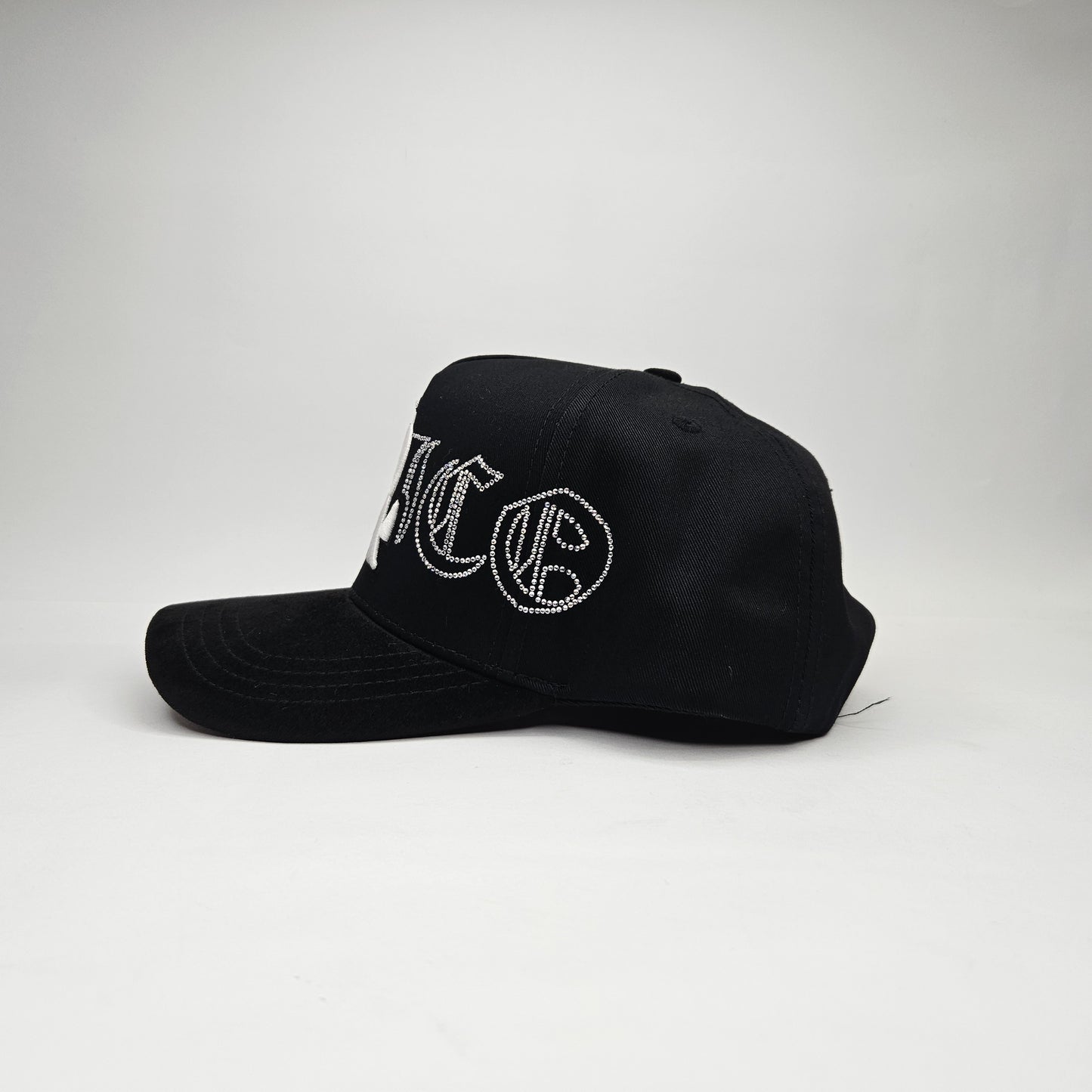GORRA "TOTO x LUIS R" BÉLICO BLANCA