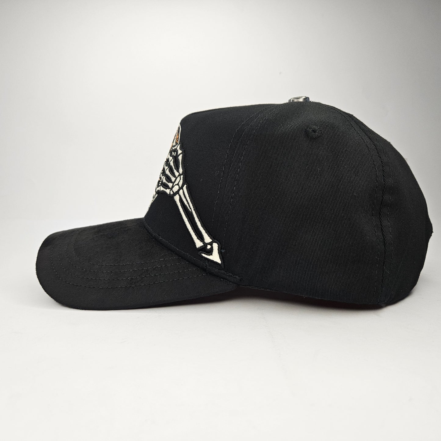 GORRA "BARBAS" END OF THE WORLD