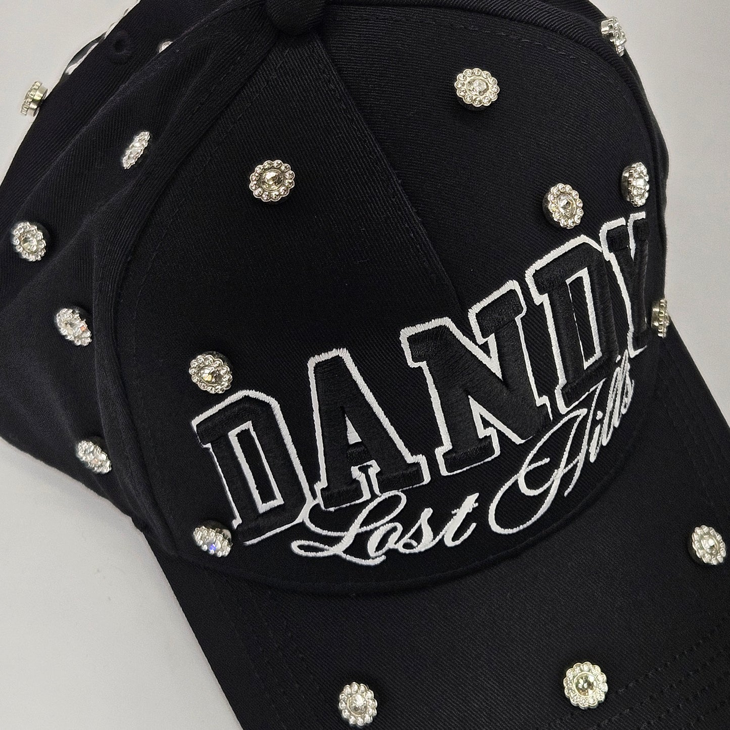 GORRA "DANDY x LOST HILLS" HANDLE WHIT CARE